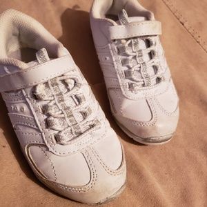 STORE CLOSING 🛍Girls size 11 sneakers